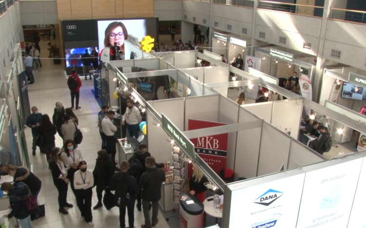 Új munkatárs kerestetik