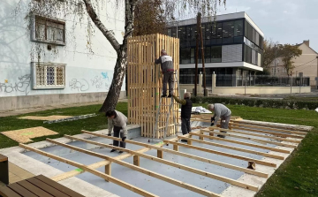 Speciálisan öltöztették be az alkotásokat télre