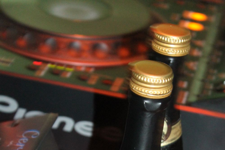 2015.06.05.Mamma Mia 100 Pezsgő és R'n'B imádók éjszakája Dj:Hubik