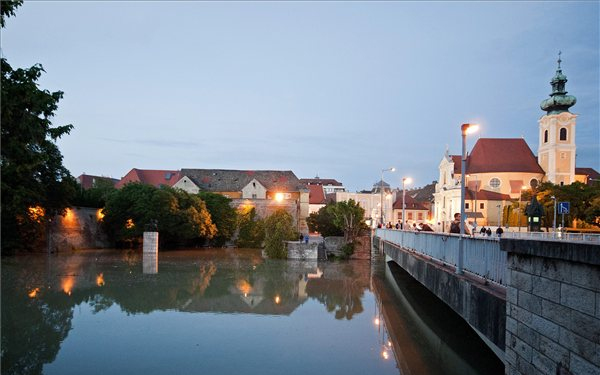 Árvíz - Orbán: kilenc veszélyes szakasz van a Duna mentén