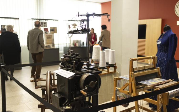 Isten áldja a hajdani, híres textilipart!