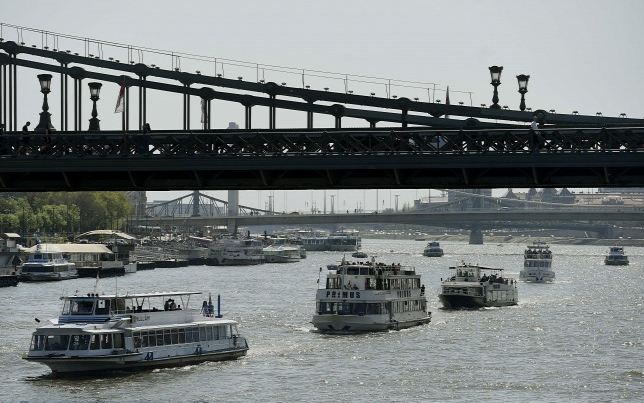 Szezonnyitó hajós felvonulás a fővárosban 