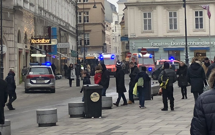 Lövöldöztek egy bécsi étteremben, egy ember meghalt