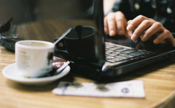 Internetes csalót fogtak el a tatai rendőrök