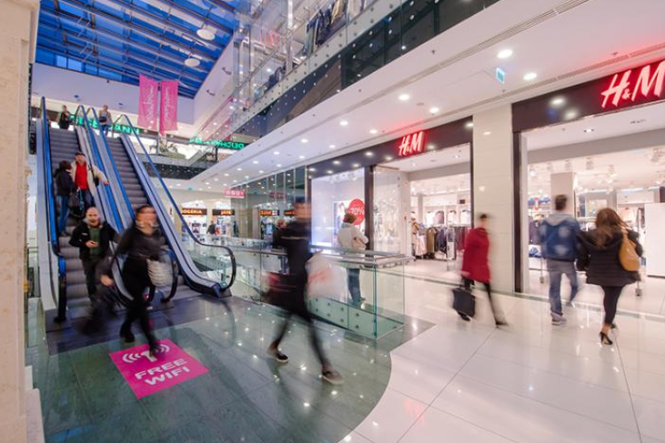 Kiürítették a bevásárlóközpontot - 250 ember menekült ki