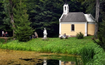 Családi programok és hagyományos mesterségek bemutatói a faünnepen Bakonybélben
