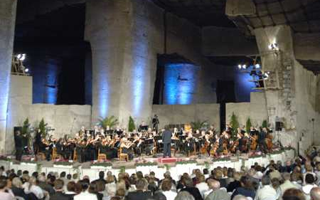 Célegyenesben a fertőrákosi barlangszínház és a kőfejtő felújítása