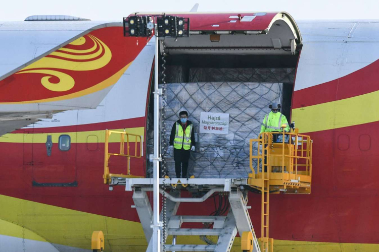 20 repülőgép érkezik 10 millió maszkkal és 2000-nél több lélegeztetőgéppel