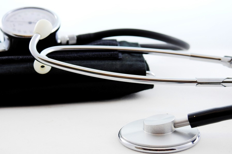  Oltatlanoknak állított ki védettségi igazolványt egy háziorvos