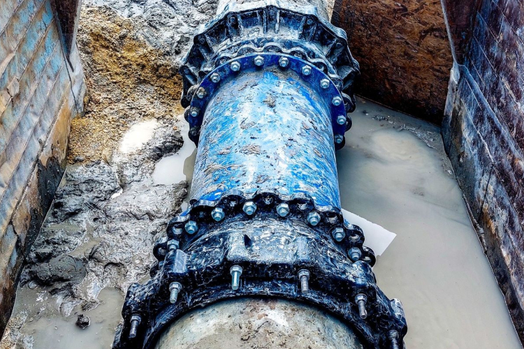 Nagy átmérőjű, 37 éves vezetéken volt csőtörés