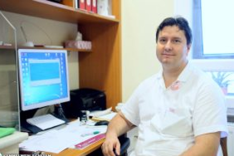 Felfázás: a tőzegáfonya csökkenti, a cukros italok fokozhatják a tüneteket