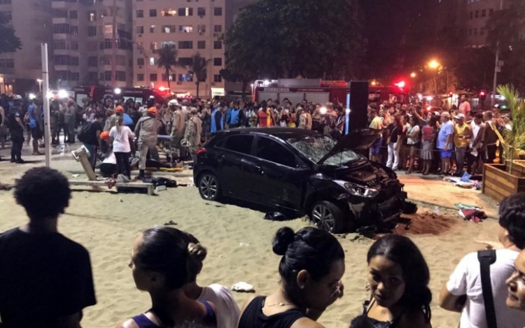 Autó hajtott Rio de Janeiro híres strandjára - Egy kisbaba életét vesztette