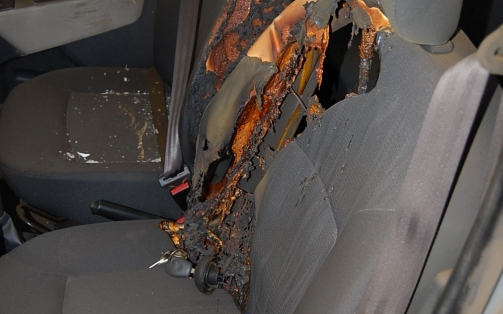 Ellopta az autót Mosonmagyaróvárról, majd megpróbálta felgyújtani