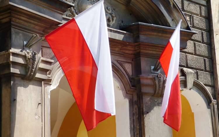 Évértékelő - Lengyelország a gazdaságban erősödött, a külpolitikában a geopolitikai kényszerűségek meghaladására törekedett