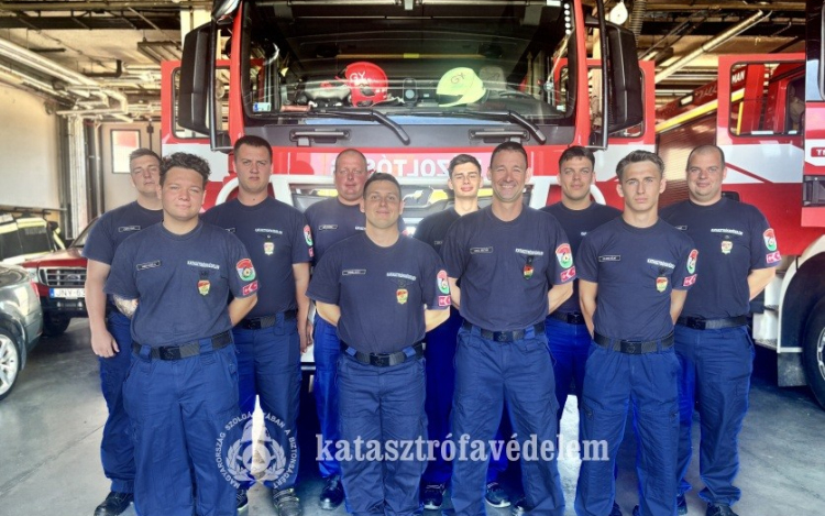 Tíz újonc tűzoltó állt szolgálatba