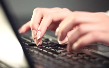 Neten lett szerelmes a néni, romba dőlt az élete 