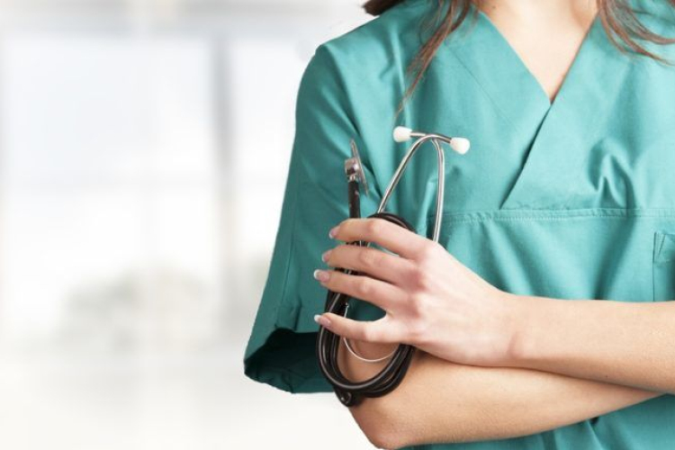 Rátámadt a nagymama egy miskolci ápolónőre