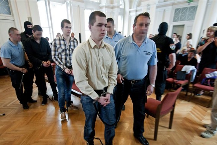 Soproni kettős gyilkosság - Húsz-húsz év fegyházra ítélték a két lövöldözőt