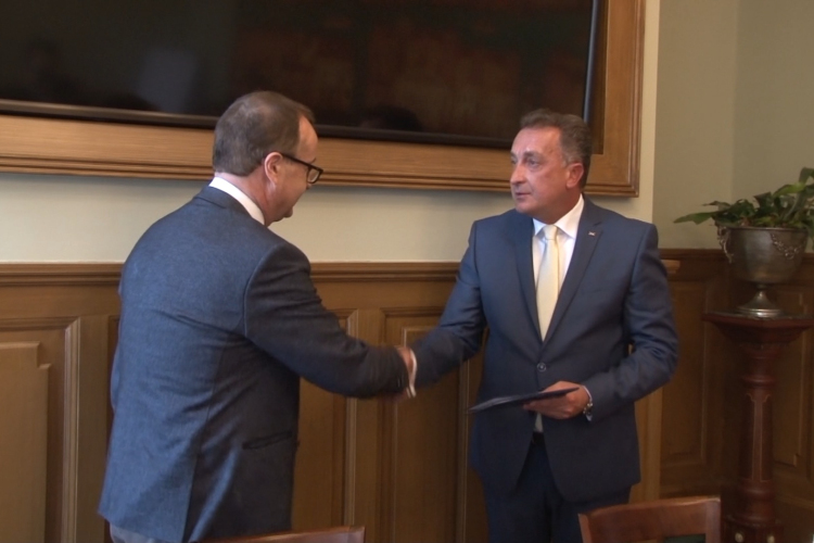 Átvették megbízólevelüket a képviselők