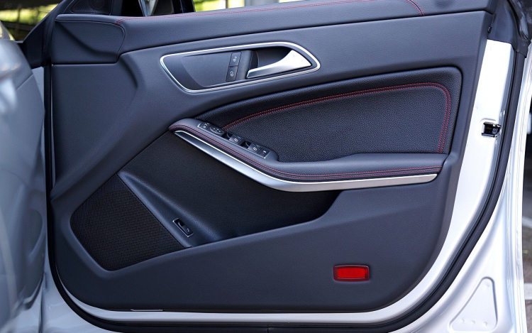 Figyelmetlenül nyitotta ki az autó ajtaját, meghalt a kerékpáros