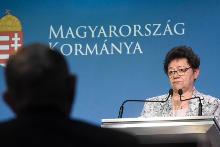 Komoly felhívást közölt az országos tisztifőorvos: Tartsák be a szabályokat és viselkedjenek felelősen