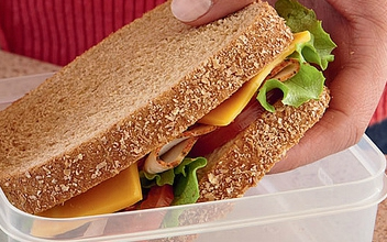 „Ételt csak okosan” vigyen a gyerek az iskolába!