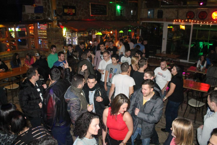 2014.12.03.Szerda Lapos Bahnhof Dj:Marcee & Dj:RnŐ Fotók:árpika