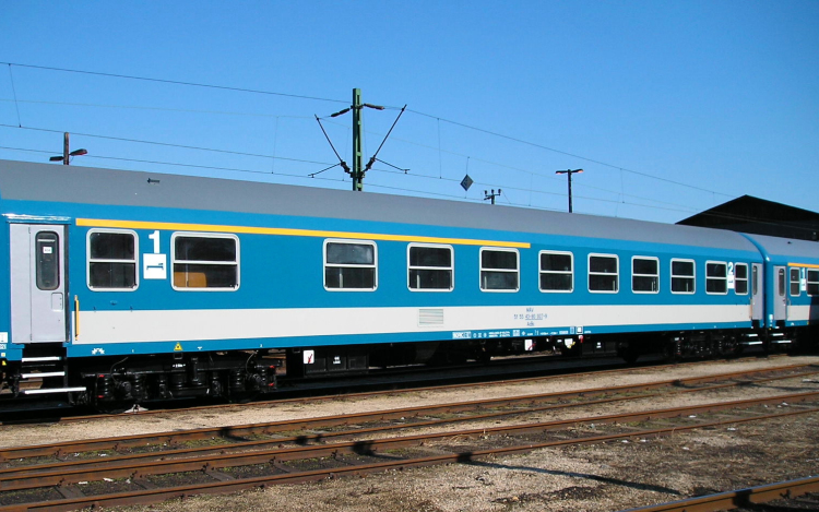 Gázolt a vonat Szárliget és Tatabánya között 