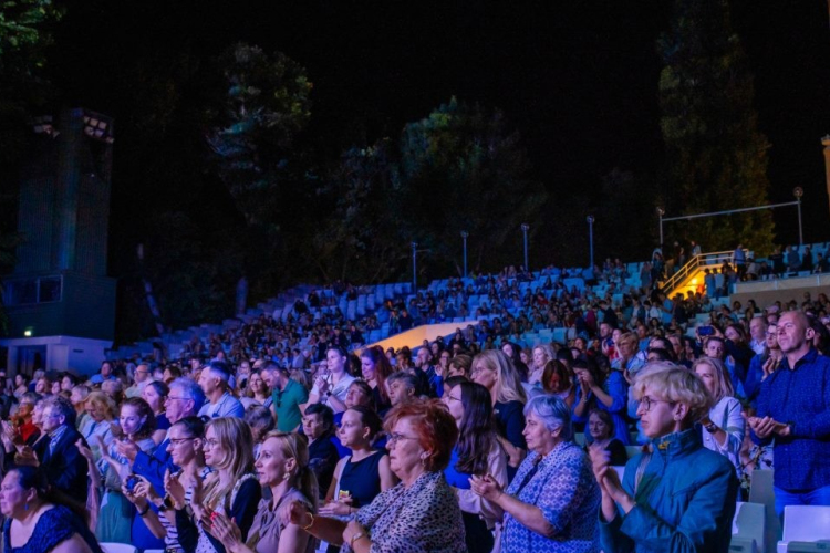 Vastapssal ünnepelték a Győri Nemzeti Színház Anna Karenina musicaljét a Margitszigeten