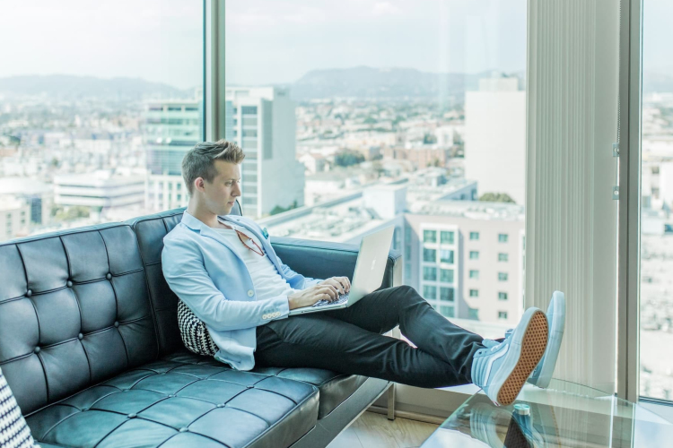 Az interneten előny jelent linkeskedni