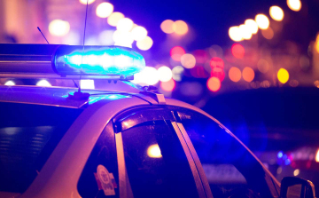 Vonat elé hajtott egy autós