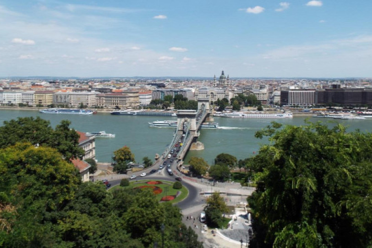 Árfelülvizsgálatot rendelnek el a Lánchíd-tendereknél