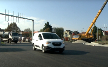 Vasárnap lezárások lesznek a Tatai úton