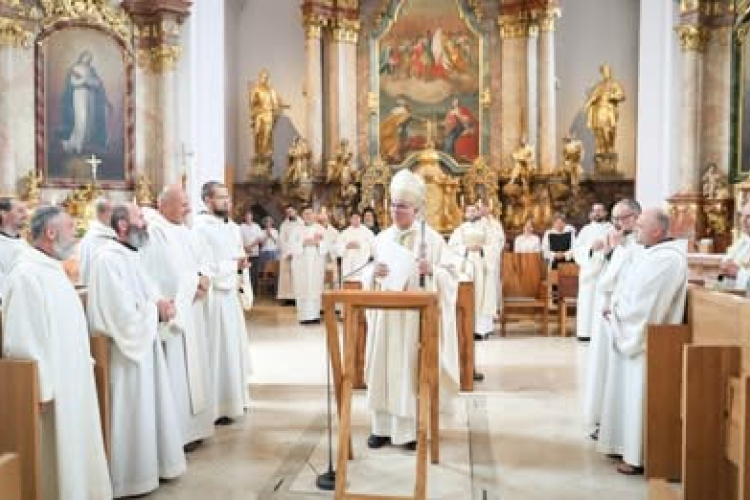 A Szent Mauríciusz Monostor önállóvá vált