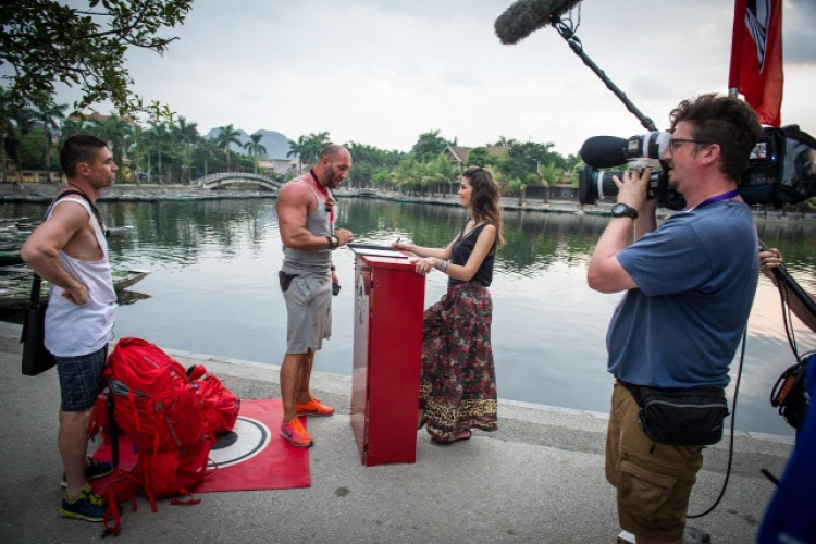 Forgatás közben ütöttek el stábtagot az Ázsia Expresszben