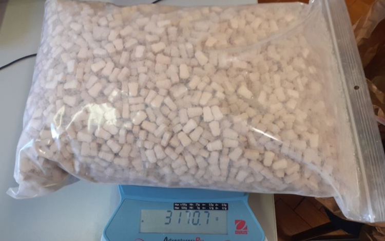 Új pszichoaktív szerrel foglalkozó bandát kapcsolt le a rendőrség Győrben