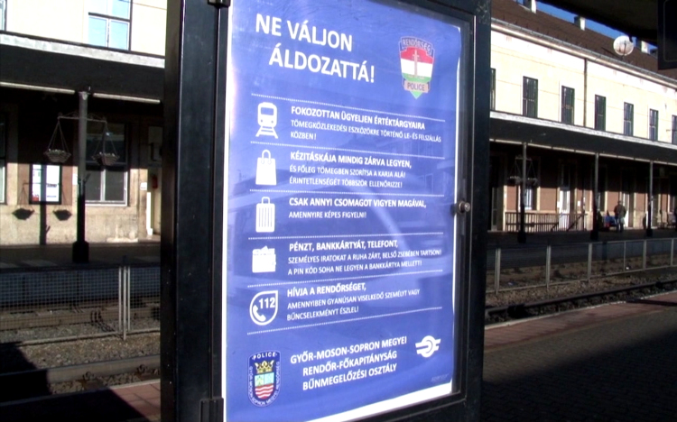 Óriásplakáttal a biztonságért