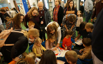 A Tücsök Panzióval elindult a Vaskakas Bábszínház idei évada