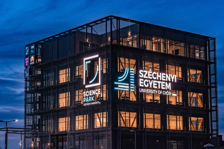 Átadták a Magyar Telekom ösztöndíjait a Széchenyi István Egyetemen