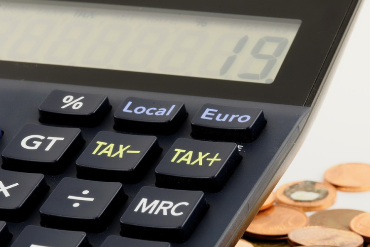 ÁSZ: egy számjegyűre csökkenhet az szja