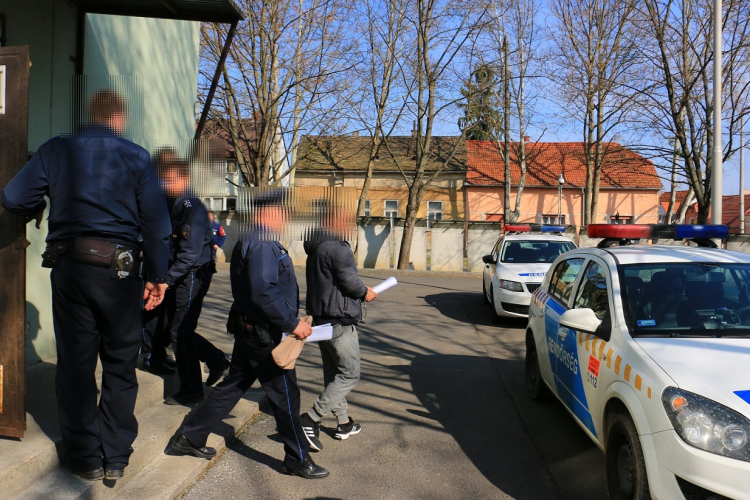 Huszonöt millió forintot lopott szüleitől egy kaposvári férfi