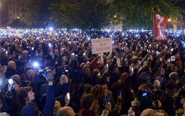 Internetadó - Fidesz: elfogadhatatlan az erőszak