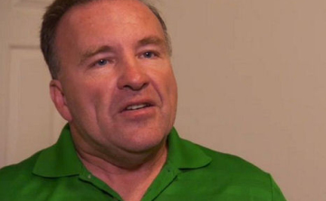 A show kedvéért, meg egy rakás pénzért vágatja ki a golyóját