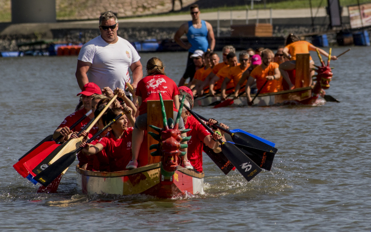 Jótékonysági Sárkányhajó Roadshow és Sulisárkány verseny Győrben 