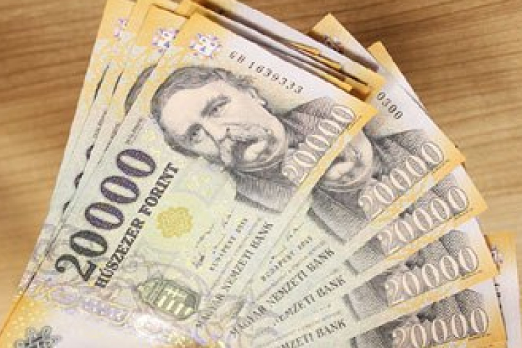 Csalt egy bankos Kecskeméten, milliós a kár