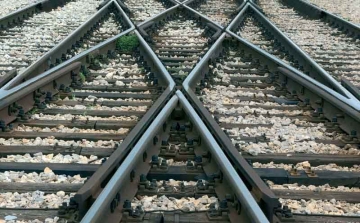Kődarabok hullottak a sínekre a Déli pályaudvari vasúti alagútnál, késnek a vonatok