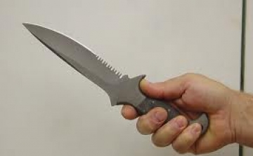 Vádemelési javaslat egy késsel fenyegetőző veszprémi férfi ellen