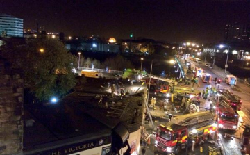 Rendőrségi helikopter zuhant egy pubra 