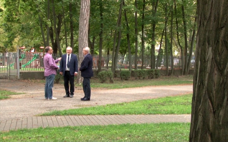 Szórakozva jótékonykodni