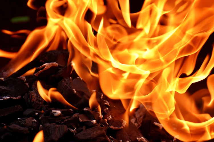 Az adventi időszakban megnő a lakástüzek száma